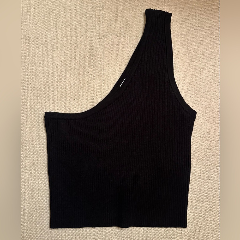 twik one shoulder crop top